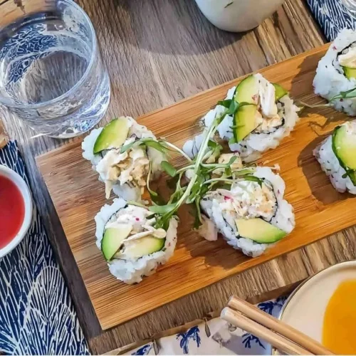 California Roll con cetriolo e avocado - ricetta sushi giapponese