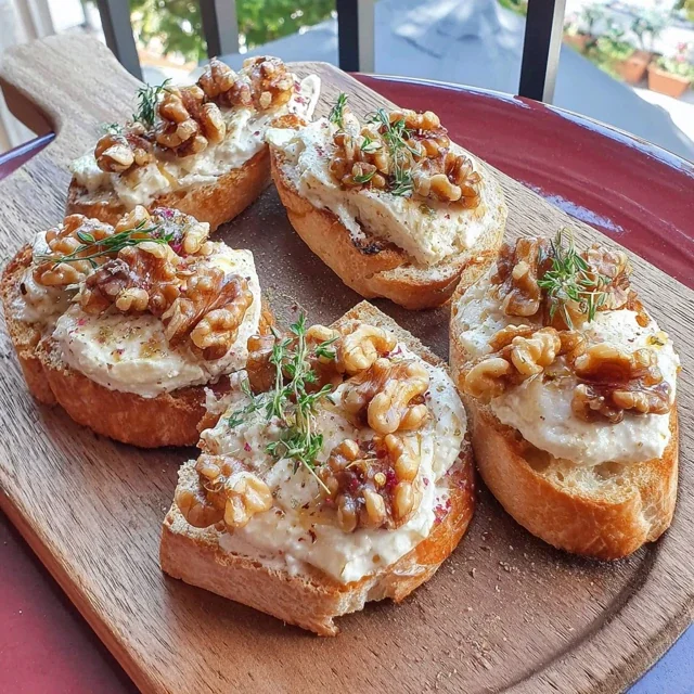 Crostini con Caprino, Miele e Noci