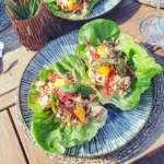 Deliziosi Wraps di Lattuga con Tofu Piccante e Mango