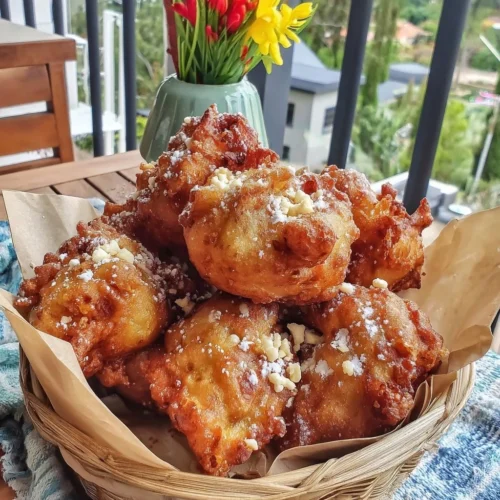 Frittelle di Carnevale della Nonna dorate e soffici pronte per essere gustate