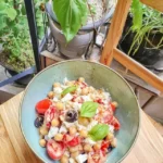 Insalata Deliziosa di Ceci Arrosto con Pomodori e Feta