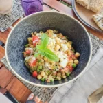 Insalata di Quinoa con Piselli e Menta – Freschezza e Salute nel Tuo Piatto