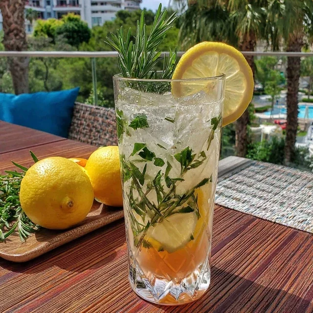 Mocktail alla Lavanda e Limone