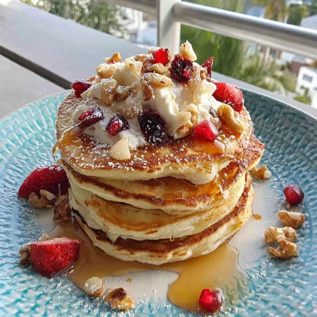 Pancakes Soffici con Yogurt Greco e Miele