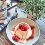 Panna Cotta alla Vaniglia con Coulis di Lampone, Un Dessert Leggero e Gustoso