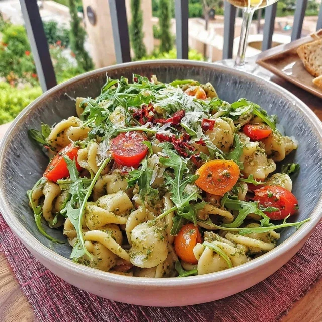Pasta Fredda al Pesto, Pomodorini e Rucola