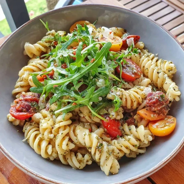 Pasta Fredda al Pesto, Pomodorini e Rucola