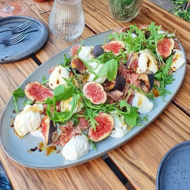 Ricetta Golosa di Plateau Apéro con Fichi, Burrata e Rucola