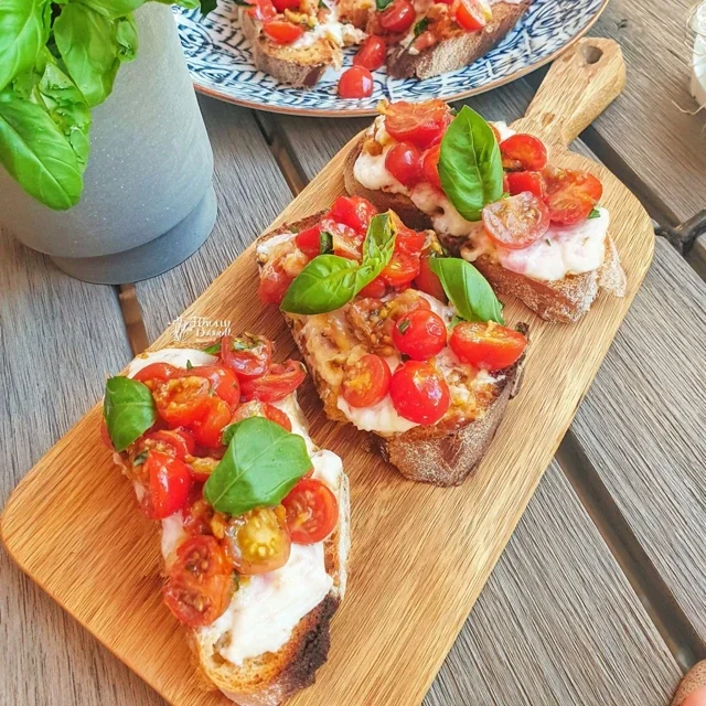 Bruschetta con pomodorini e basilico fresco, la ricetta imperdibile