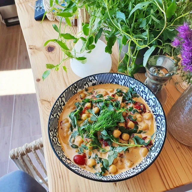 Curry di Ceci al Cocco e Spinaci