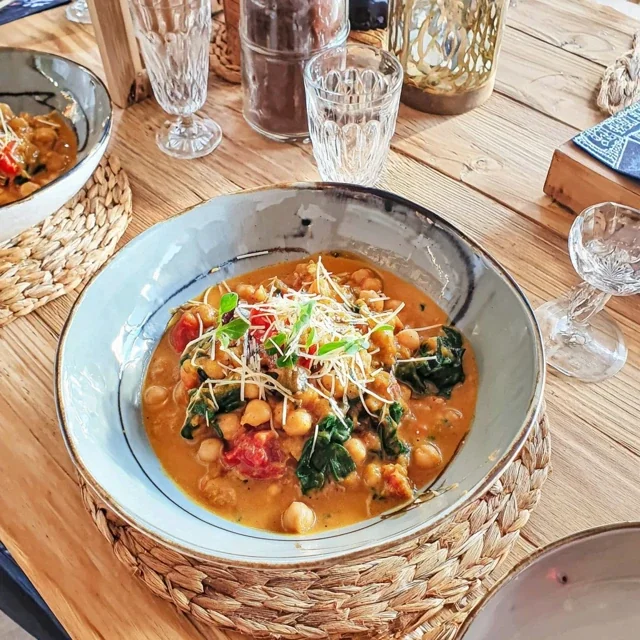 Curry di Ceci al Cocco e Spinaci