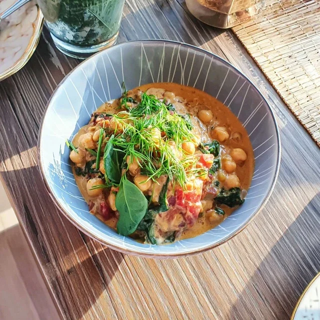 Curry di Ceci al Cocco e Spinaci