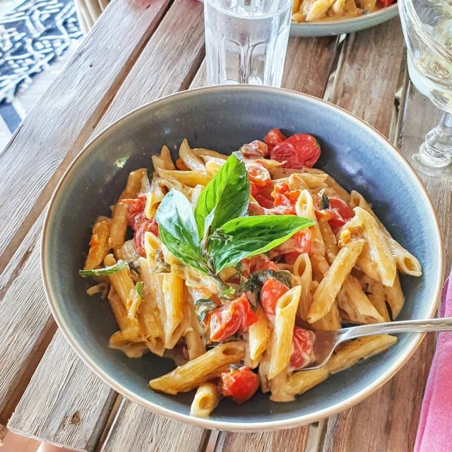 Deliziose Pasta al Pomodoro Fresco e Basilico, Ricetta Autentica Italiana