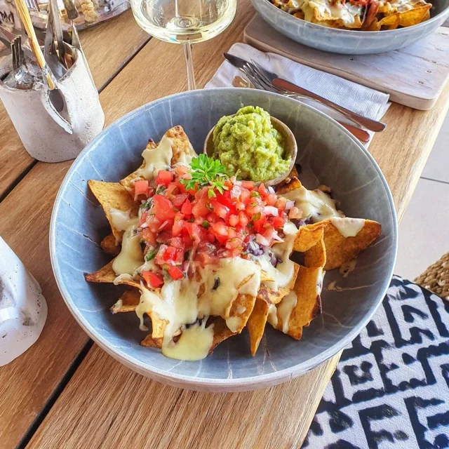 Deliziosi Nachos con Guacamole Cremoso e Salsa Fresca