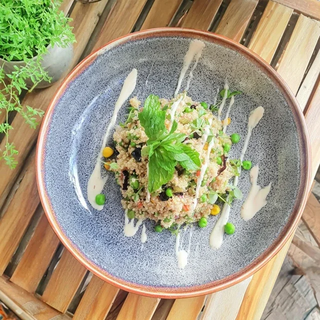 Insalata di Quinoa con Piselli e Menta - Freschezza e Salute nel Tuo Piatto