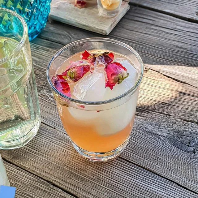 Limonata alla Rosa e Acqua Frizzante