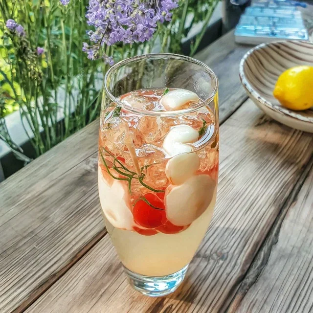 Limonata alla Rosa e Acqua Frizzante