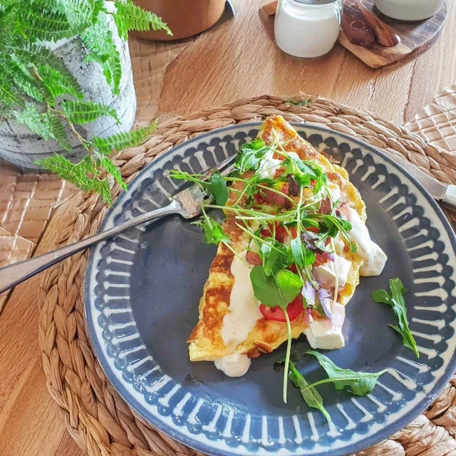 Omelette Golosa alle Erbe Fresche e Formaggio di Capra