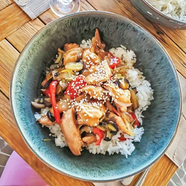 Ricetta del Chicken Teriyaki con Verdure Saltate e Riso – Un Piatto Saporito e Facile da Preparare