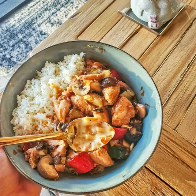 Ricetta del Chicken Teriyaki con Verdure Saltate e Riso – Un Piatto Saporito e Facile da Preparare