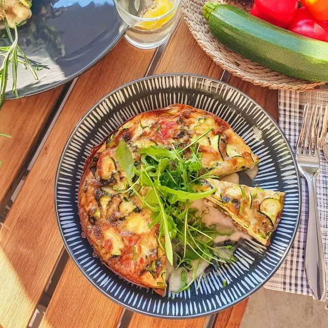 Ricetta di Frittata con Zucchine e Erbe Fresche
