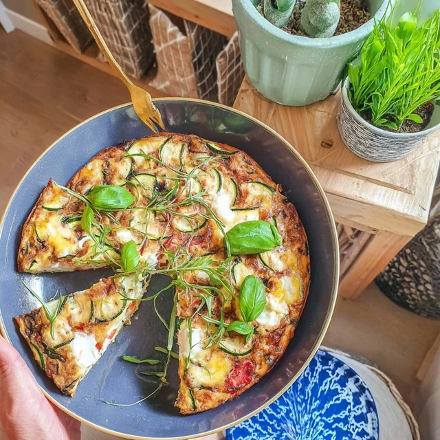 Ricetta di Frittata con Zucchine e Erbe Fresche