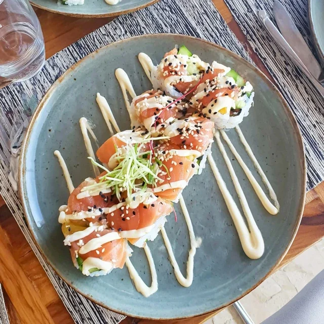 Ricetta di Maki al Salmone, Cetriolo e Sesamo, Una Delizia Giapponese da Realizzare a Casa