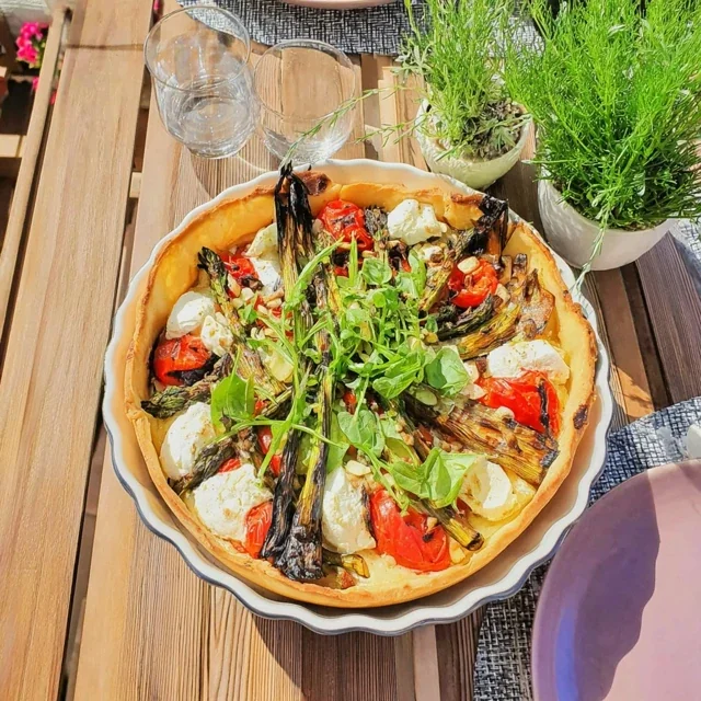 Ricetta di Tarte alle Verdure Grigliate e Formaggio di Capra, Saporita e Colorata