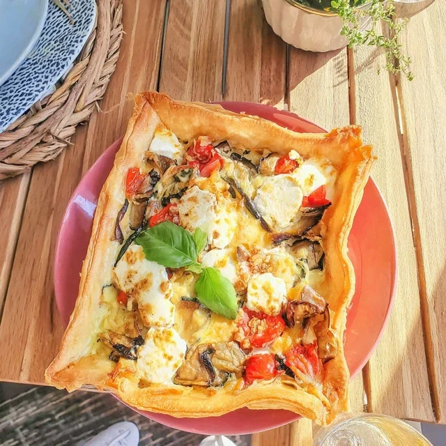 Ricetta di Tarte alle Verdure Grigliate e Formaggio di Capra, Saporita e Colorata