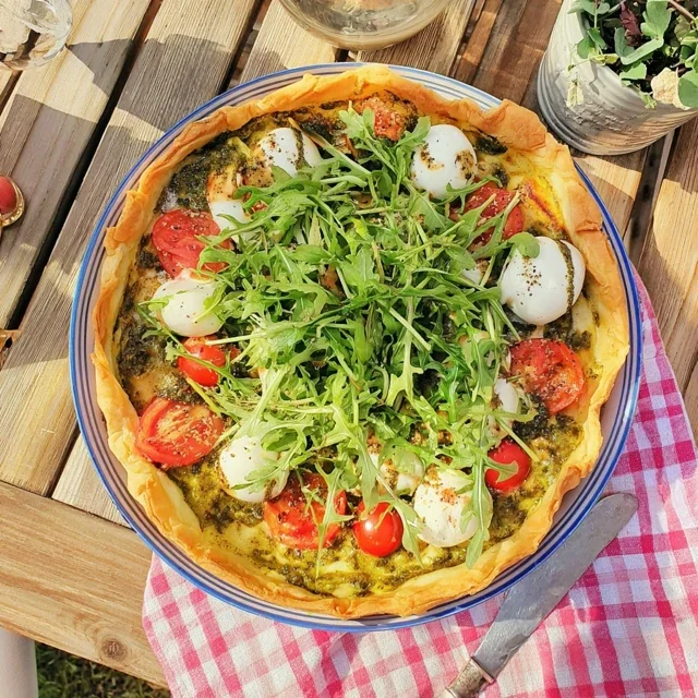 Ricetta di Tarte Soleil al Pesto e Mozzarella, Un Antipasto Strepitoso