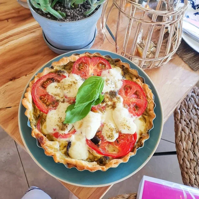 Ricetta di Tarte Soleil al Pesto e Mozzarella, Un Antipasto Strepitoso