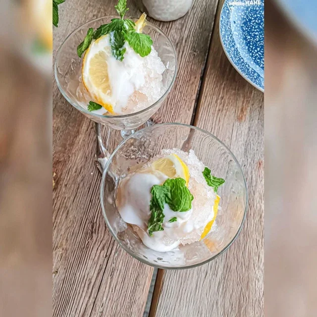 Ricetta Facile di Granita al Limone e Menta Fresca per un'Estate Rinfrescante