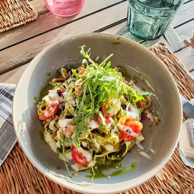 Tagliatelle Fresche al Pesto di Rucola