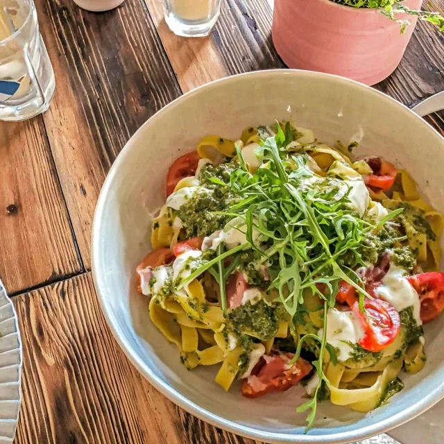 Tagliatelle Fresche al Pesto di Rucola