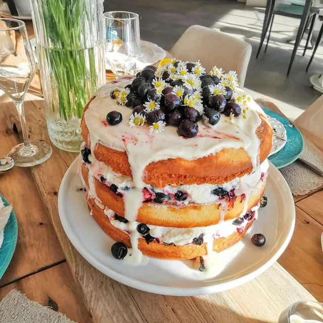 Torta a Strati al Limone e Mirtilli, Un Delizioso Frutto Acidulo