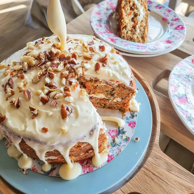 Torta di Carote con Glassatura al Formaggio Crema